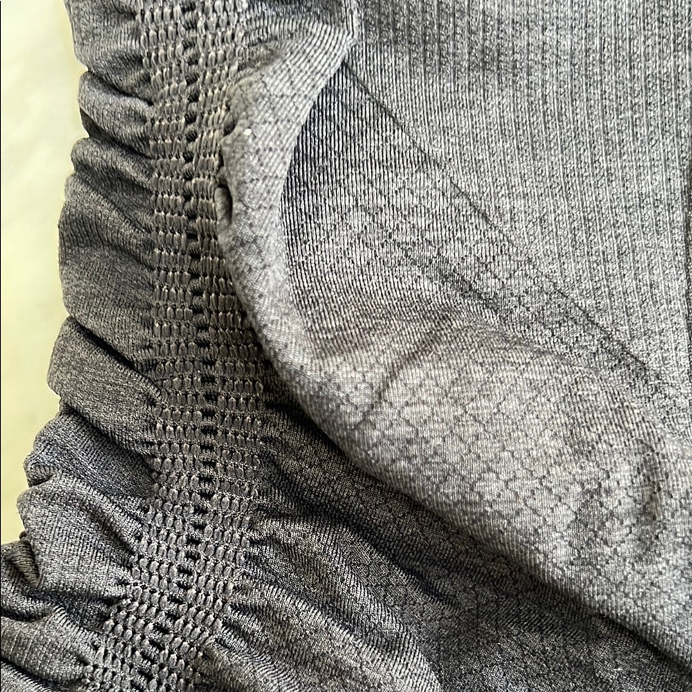 Lululemon Seamless Cropped  Ruched Leggings - Picture 5 of 7